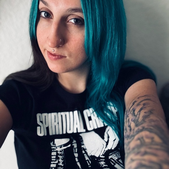 Meet your Posher, Liz - Picture 3 of 4